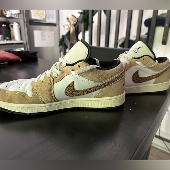 Nike Air Jordan’s (men’s 12) - Picture 3 of 4